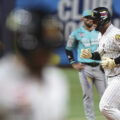 Leones doblegan a Bravos y se niegan a morir