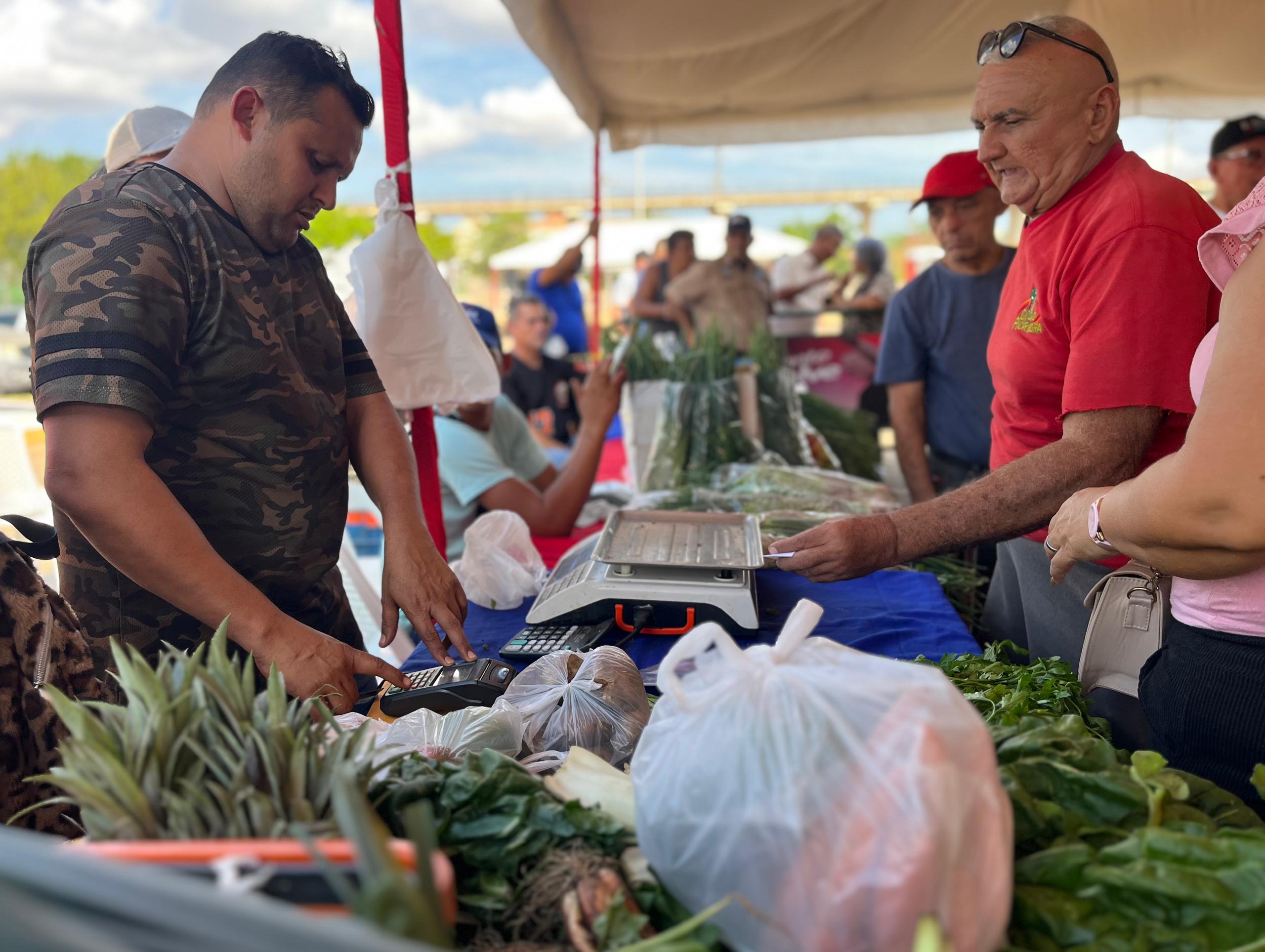 Alcaldía de Maracaibo distribuye 20 toneladas de alimentos y brinda salud gratuita en Cristo de Aranza