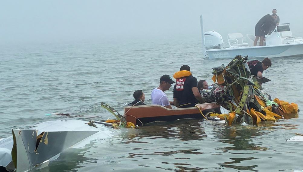 Valiente pescador rescata a una sobreviviente del accidente aéreo de la Marina de México