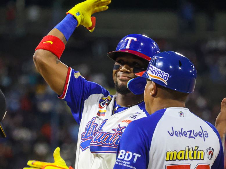 Ronald Acuña Jr. regala un momento inolvidable a un pequeño fanático en Caracas