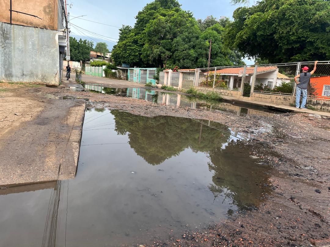 Un bote de aguas negras acabó con parte de la ruta Socorro-Los Claveles