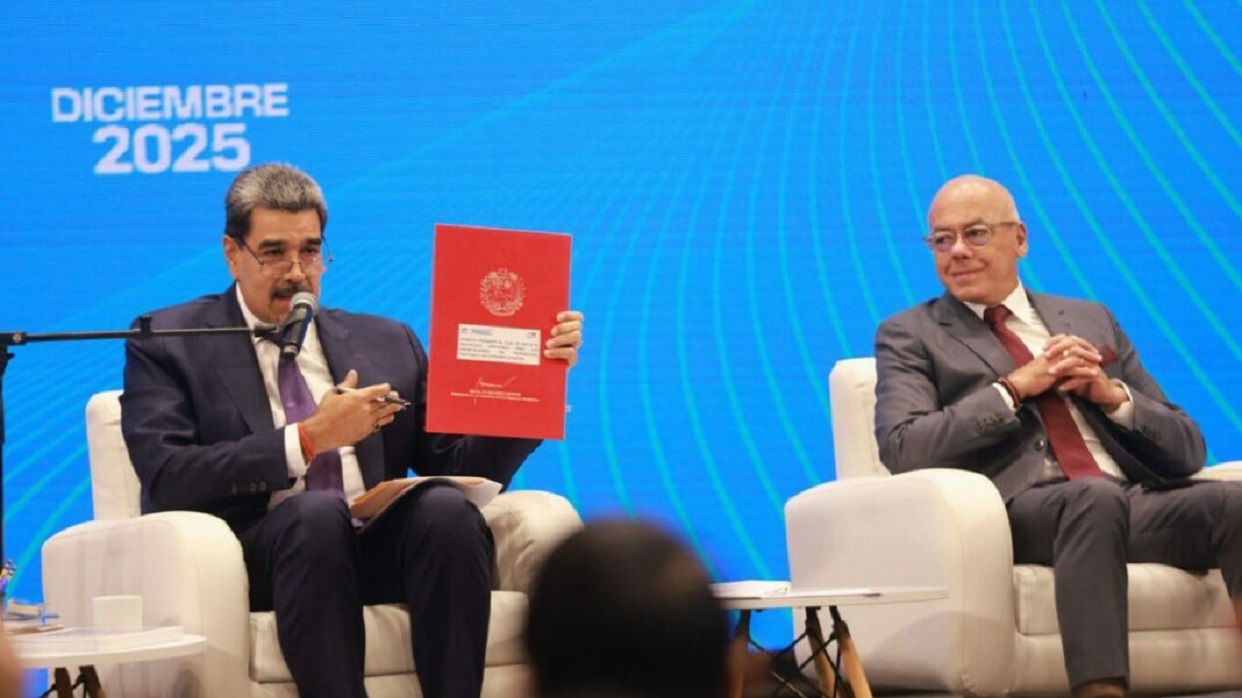 Presidente Maduro firmó decreto de protocolo unificado para exportaciones no petroleras, postales y actividades conexas