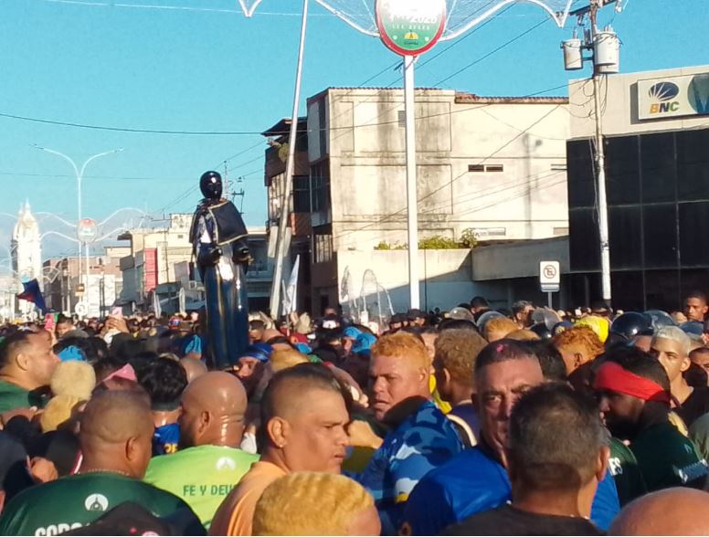 ¡El Santo Negro está en la calle! Cabimas se desborda en amor por San Benito de Palermo