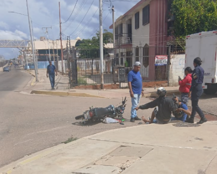 Motorizados impactaron por la parte de atrás de un camión en la vía 100 Sabaneta