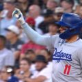 Miguel Rojas se ganó una temporada más con los Dodgers