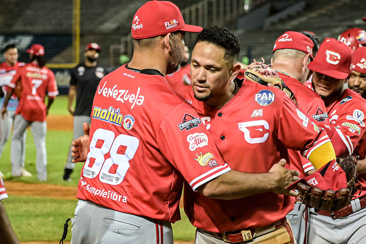 Cardenales vence a Águilas en un duelo donde ambos se despidieron de la temporada