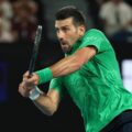 Djokovic avanza a los octavos de final en Melbourne