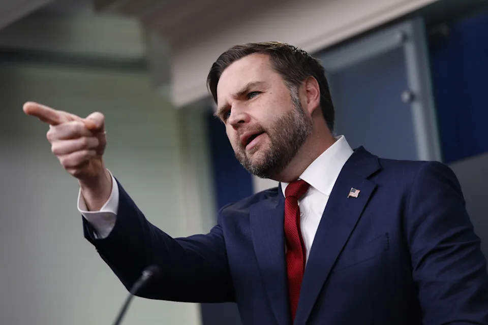 Vicepresidente de EEUU dice que el agente de ICE que mató a la mujer de Mineápolis 