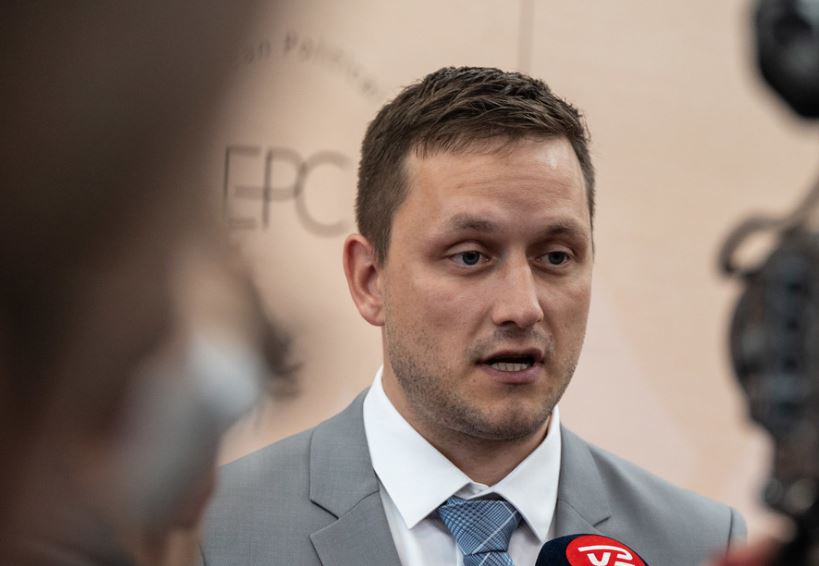 El primer ministro de Groenlandia pide a su pueblo prepararse para una posible invasión de EEUU