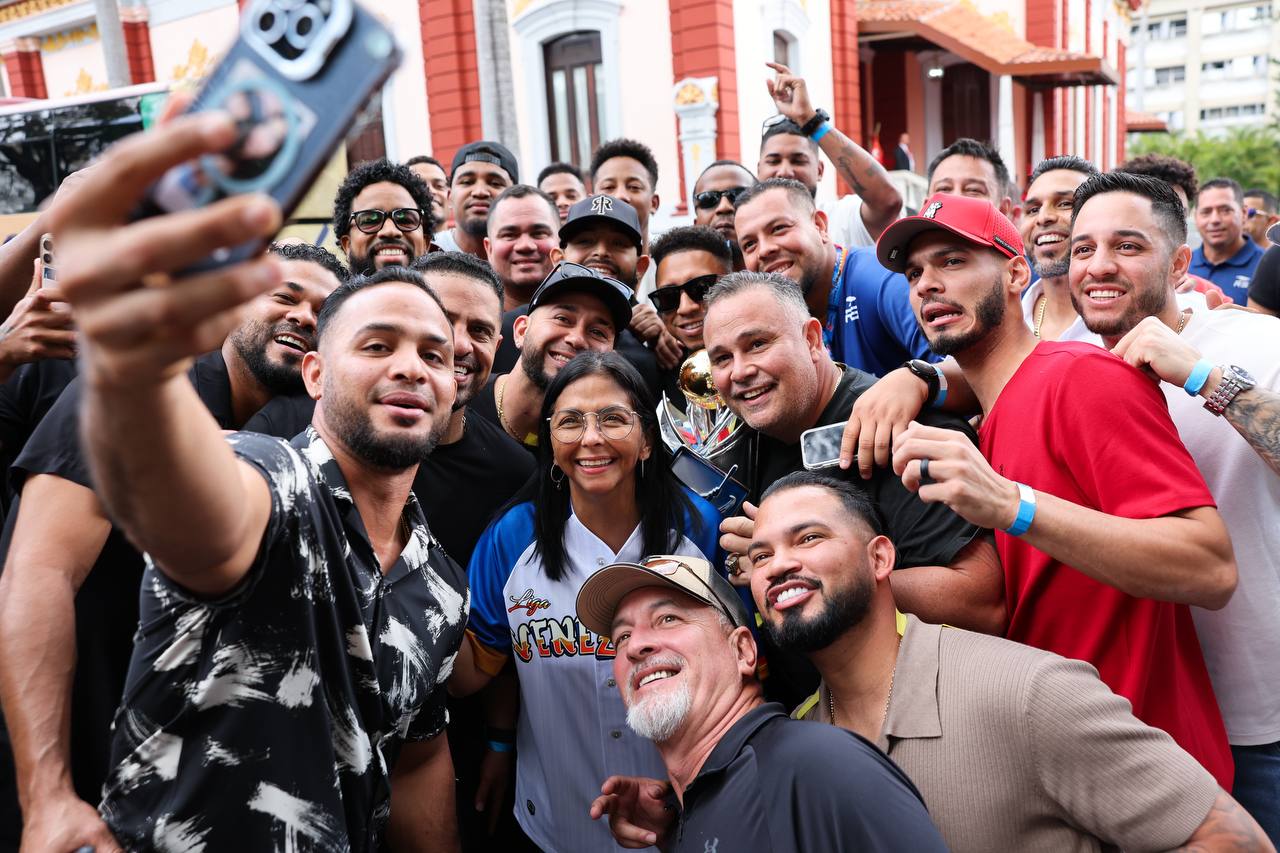Presidenta (e) Delcy Rodríguez recibe a los campeones de la Serie de las Américas
