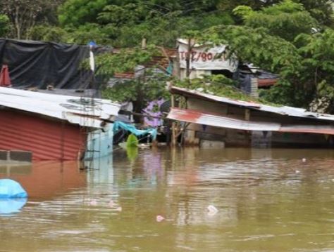 Gobernador de Córdoba asegura que las inundaciones de Colombia son sin precedentes