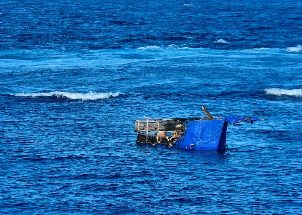 Mueren dos migrantes venezolanas y un colombiano tras naufragio en el Caribe panameño