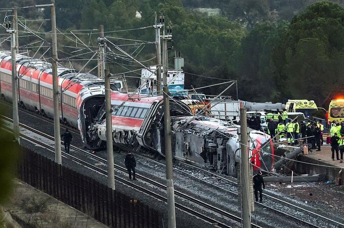 Investigan si una falla eléctrica provocó la tragedia ferroviaria de Adamuz, España