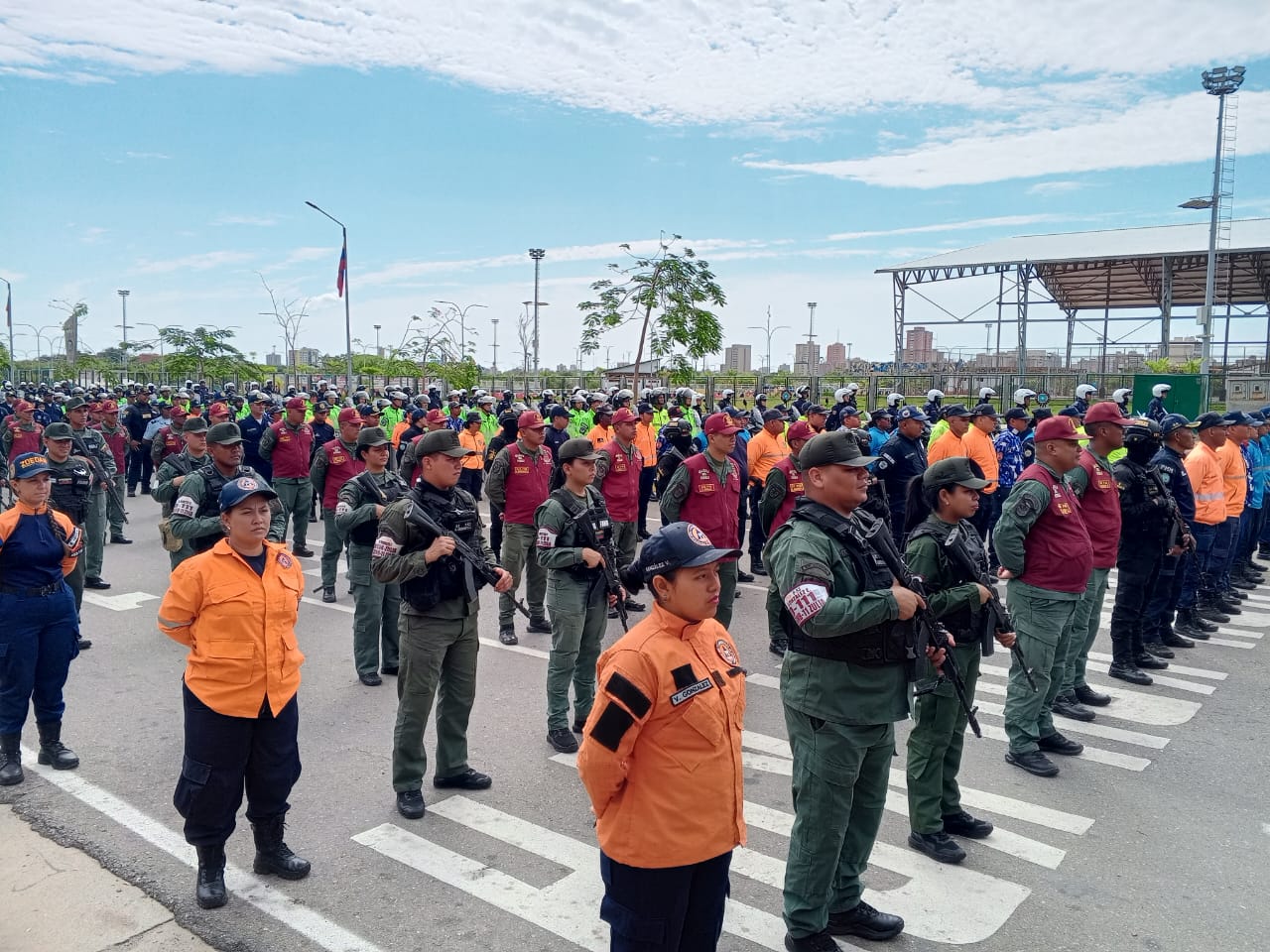 Gobernación del Zulia da inicio al despliegue de seguridad en el eje metropolitano con la entrega de 110 motos a las policías municipales