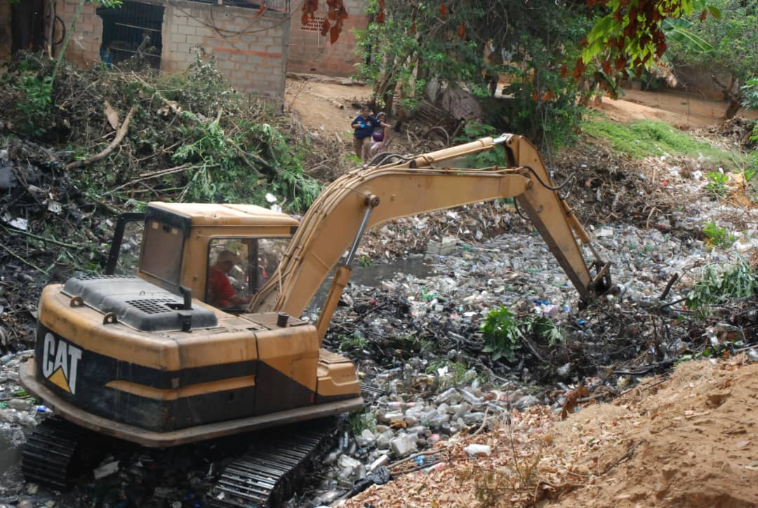 Alcaldía de Maracaibo activa la limpieza de cañadas ante la llegada de las lluvias