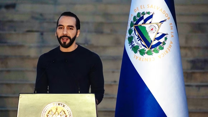 Bukele firma reforma que permite prisión perpetua para menores desde los 12 años en El Salvador