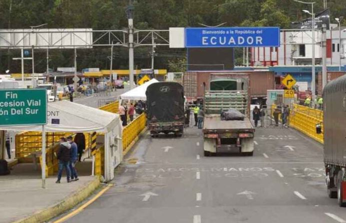 Colombia desplegó 16 mil efectivos en la frontera con Ecuador