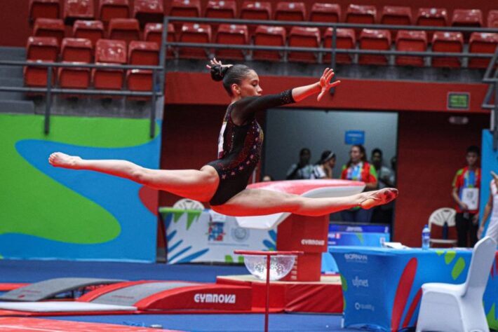 Mía Garcés se coronó en la gimnasia artística femenina de los IV Juegos Suramericanos