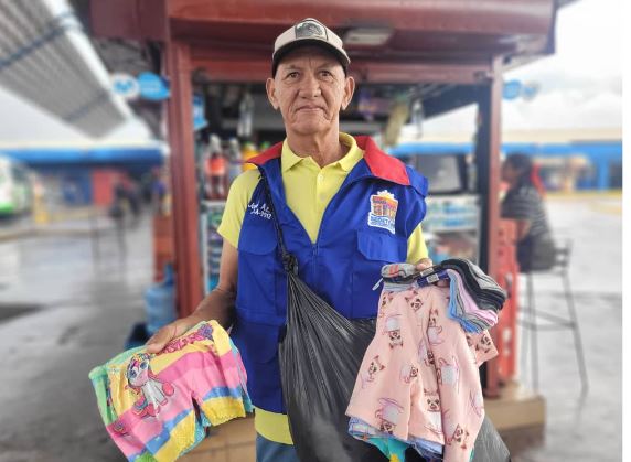 Alcaldía de Maracaibo censó y dotó de uniformes a comerciantes informales del Terminal de Pasajeros