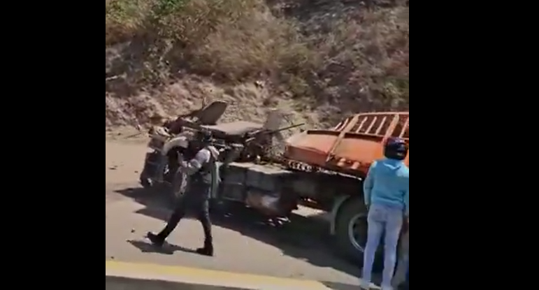 Reportan fuerte colisión entre gandola y camión en la Autopista Regional del Centro