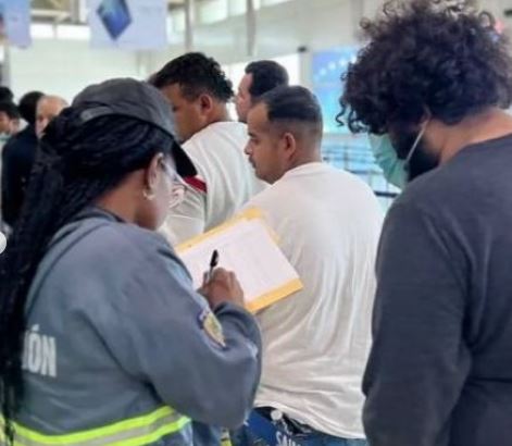 Llegaron 157 migrantes repatriados desde Miami