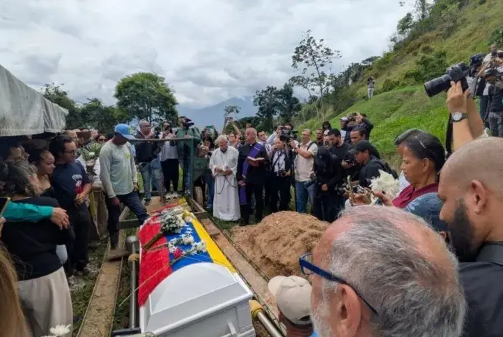 Los restos de Carmen Teresa Navas ya reposan junto a los de su hijo Víctor Hugo Quero