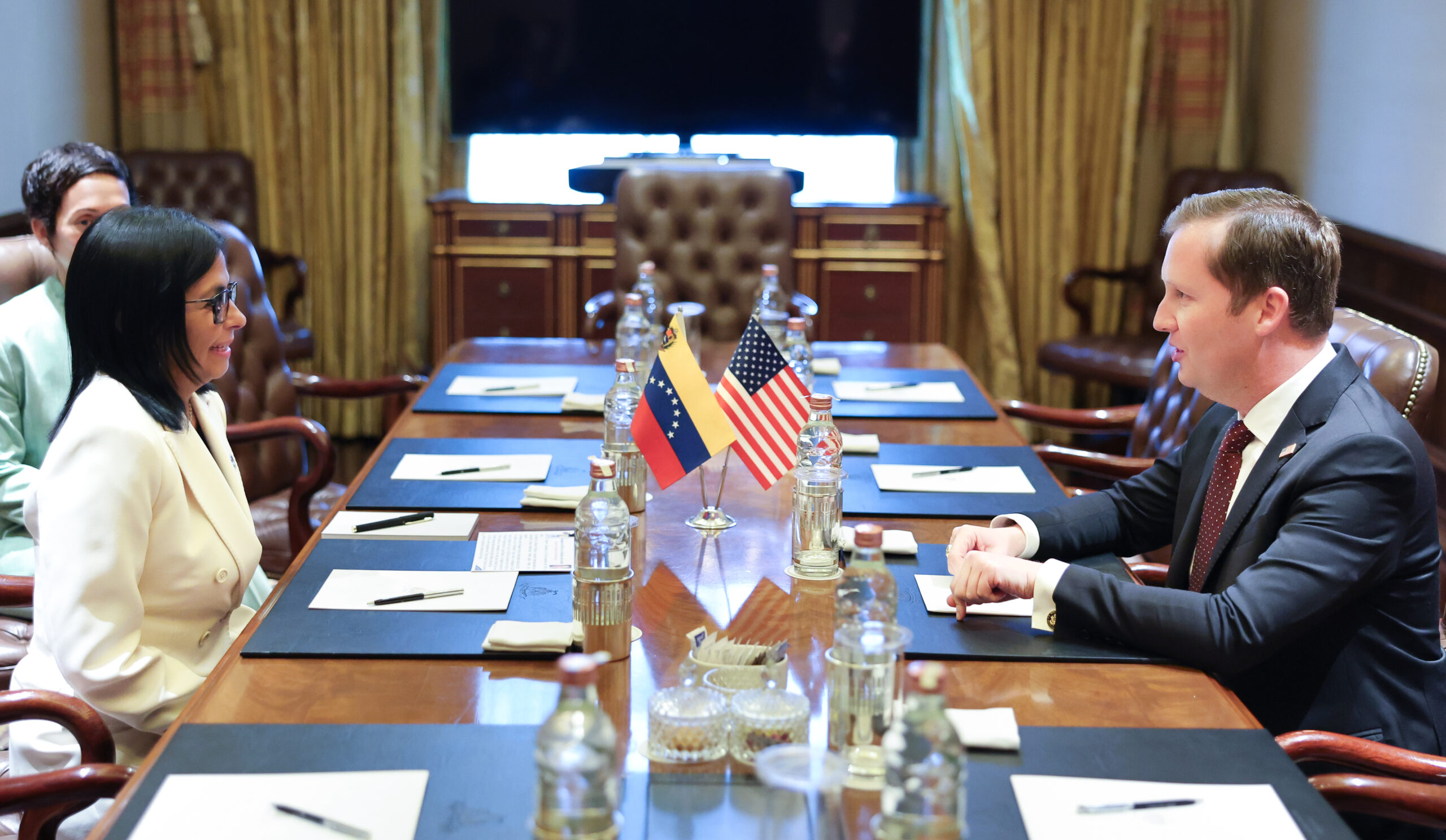 Presidenta (E) Delcy Rodríguez se reunió con el embajador de EEUU en India para abordar agenda bilateral