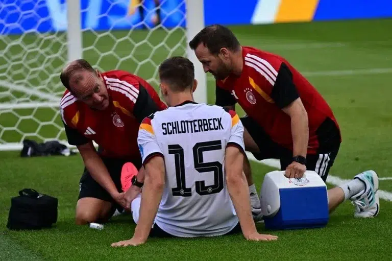 Baja sensible para Alemania: Nico Schlotterbeck se pierde el resto del Mundial por una lesión de tobillo