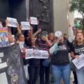 Familiares protestan frente al Ministerio de la Mujer, para exigir que cese la violación de las presas políticas