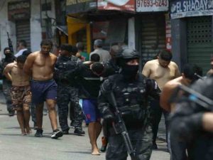 Por tráfico de armas y drogas la policía brasileña busca a 25 miembros de Tren de Aragua