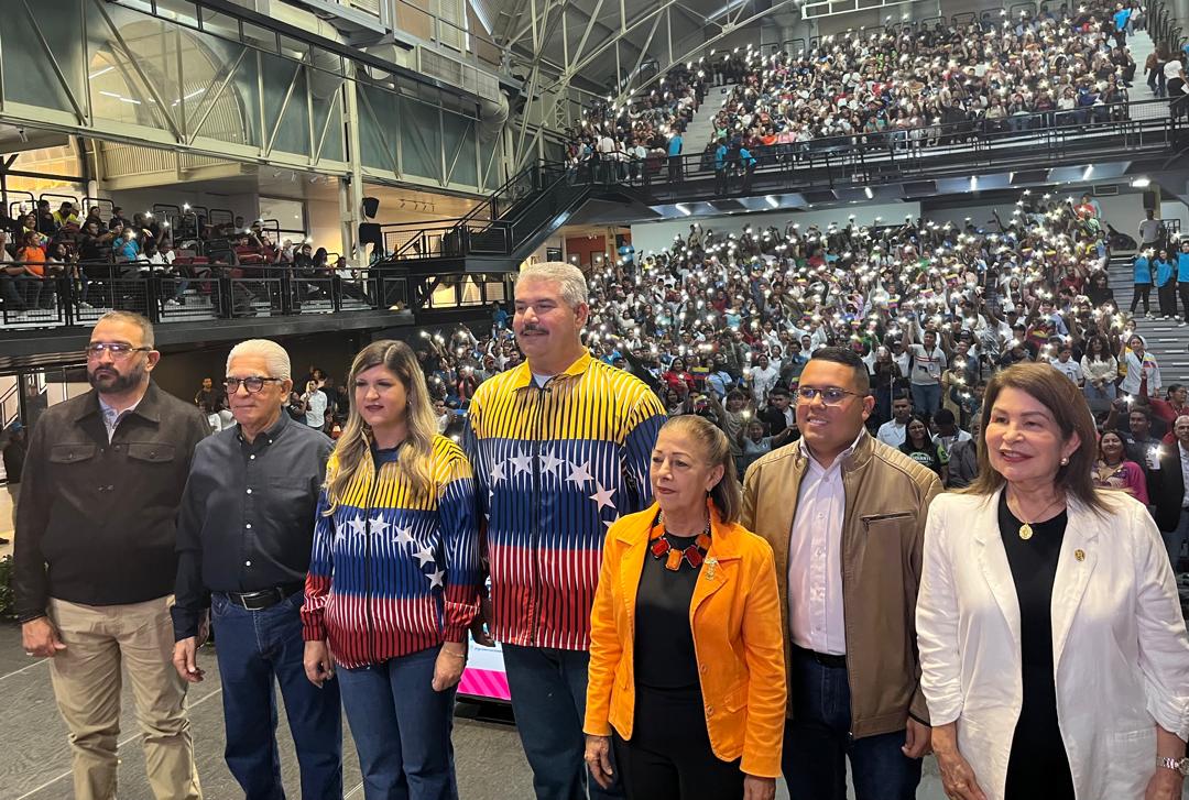 Gobernador Luis Caldera otorga 1.000 becas JEL a la juventud zuliana