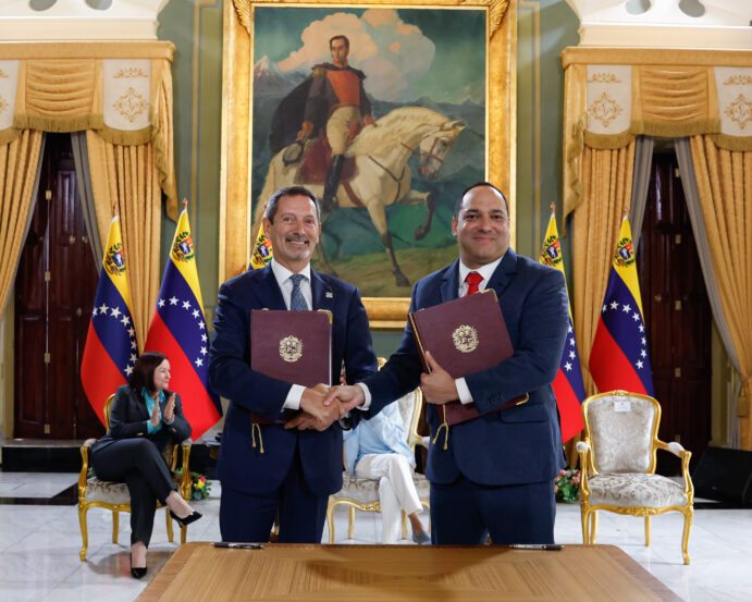 Venezuela y Schlumberger firman memorando de entendimiento para optimizar la producción petrolera con alta tecnología e Inteligencia Artificial