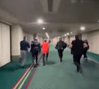 Así fue el maratón que Noel Schajris hizo pasar a sus asistentes tras subir al segundo piso del Palacio de Eventos