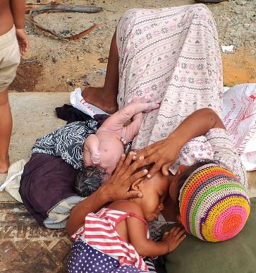 ¡Milagro en la calle! Policías de Maracaibo auxilian a mujer que dio a luz en plena vía pública